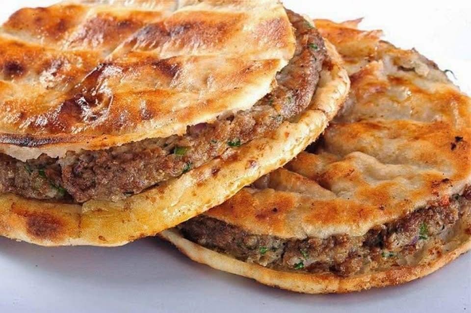 حواوشي عيش بلدي بالجبن